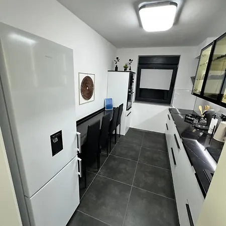 Modern Apartments, Nr 4, Nahe Schalke Arena, Zentral Zur Autobahn A42 Und A2, Ferienwohnung, Monteurwohnung Appartement *